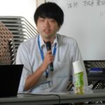 長谷川拓哉講師　水戸市出身、趣味は料理、晩酌。好きな魚はシラス。担当は海洋観測調査、海況予測、シラス漁況予測水産物に関するデータの収集・整理、霞ヶ浦北浦の未利用魚有効活用など。 、漁獲情報の集計など。実際に茨城県漁業調査船「いばらき丸」にも乗船され調査されている。