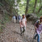 世間話をしながらみんな一緒に頑張っています