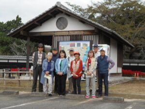 穂積家駐車場に集結の参加者９人