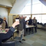 参加者が向き合いお互いの健康とJ-netの活動活発を祈願して乾杯