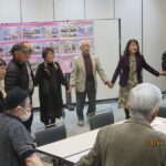 輪になって皆で歌おう(1)「三百六十五歩のマーチ」を歌う