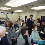 演奏の合間に歌詞と日立市に因んだクイズを出題、正解者に吉田記念館グッズをプレゼント