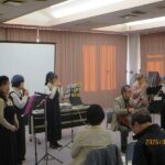 「ひなたぼっこ」はコカリナとボーカル並びにギター奏者で構成