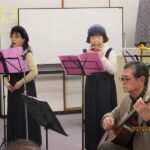 高低の音質で種類の違うコカリナを操り、ハーモニーの取れた演奏を披露